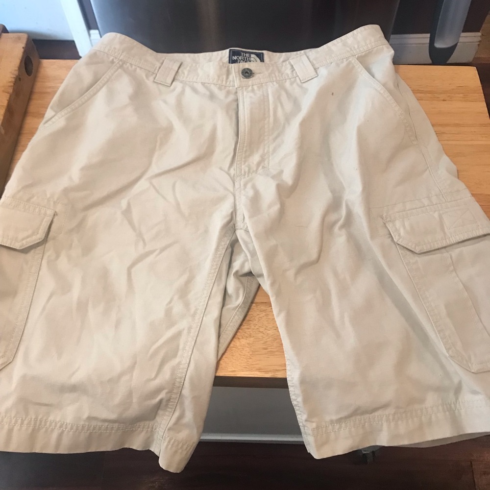Men’s The North Face Khaki shorts: Regular 36